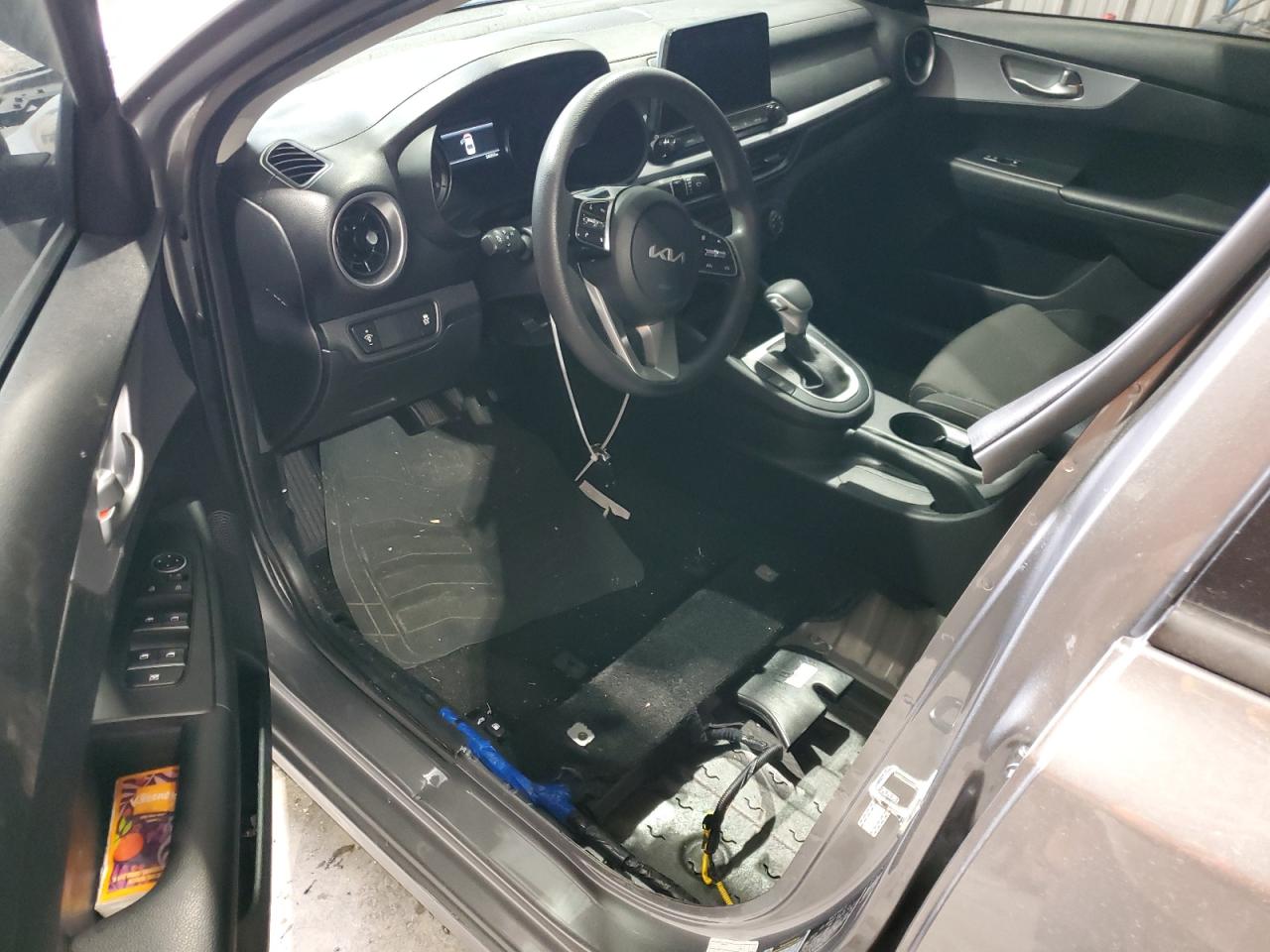2022 Kia Forte - Image 8