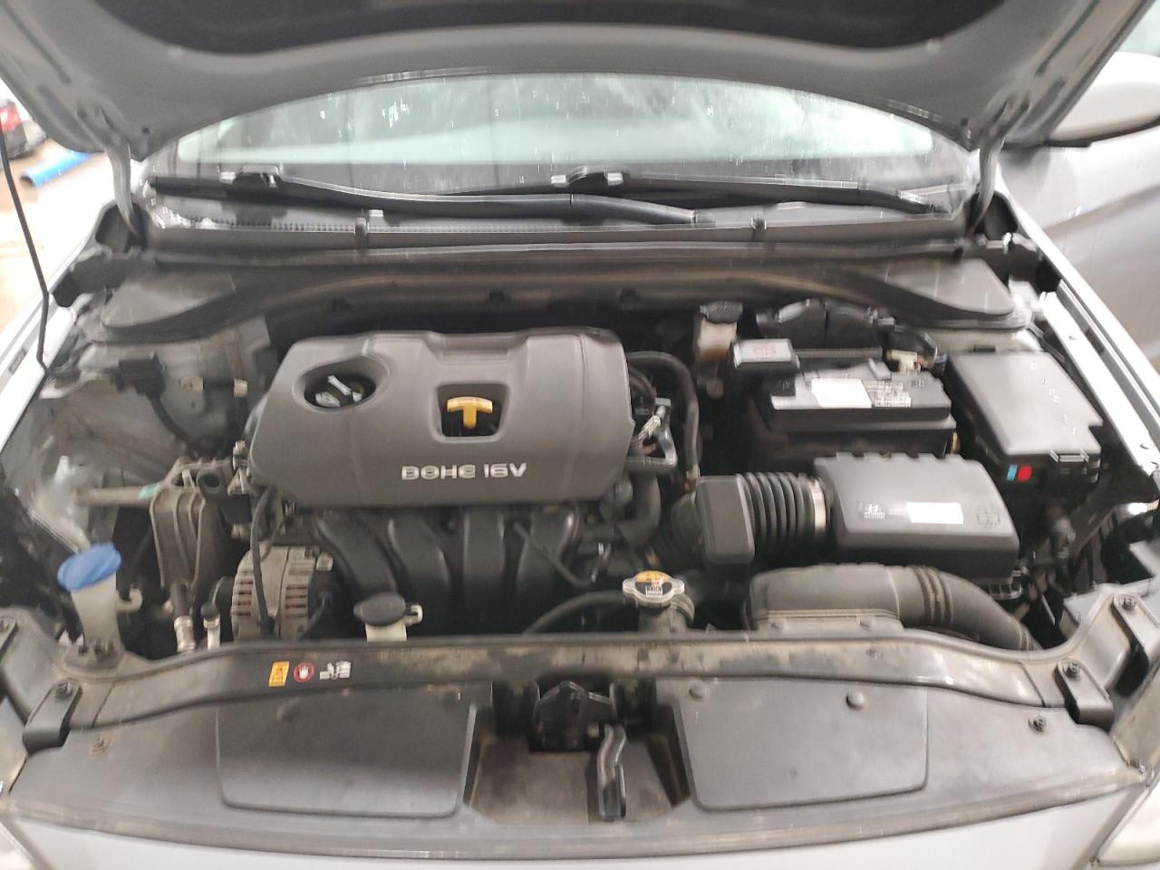 2017 Hyundai Elantra - Image 11