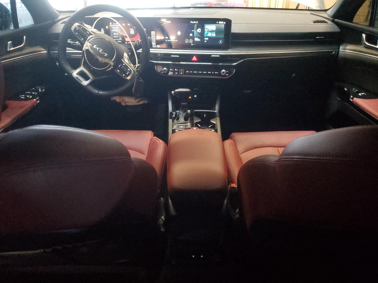 2025 Kia K5 - Image 8