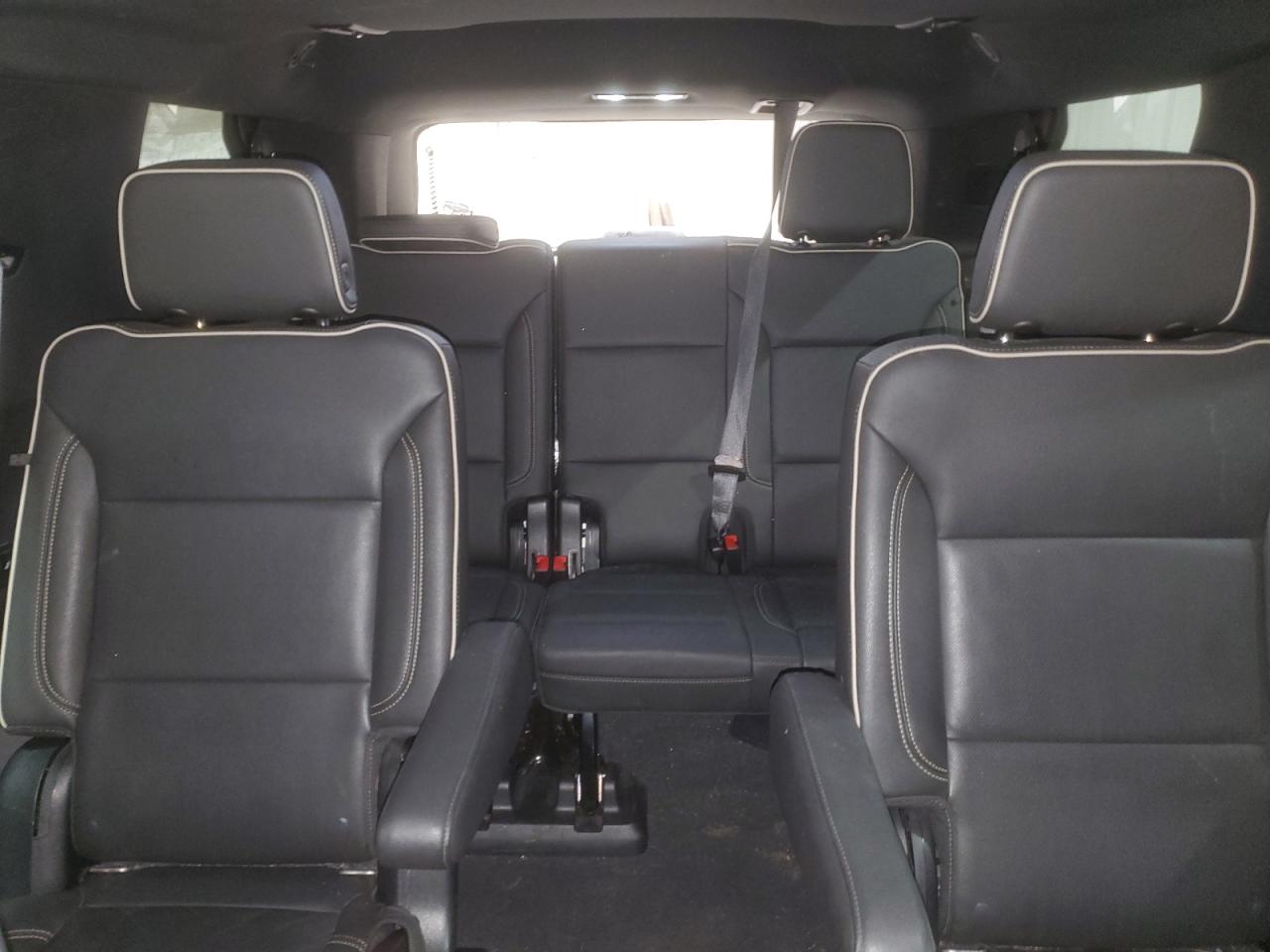 2021 GMC Yukon - Image 10