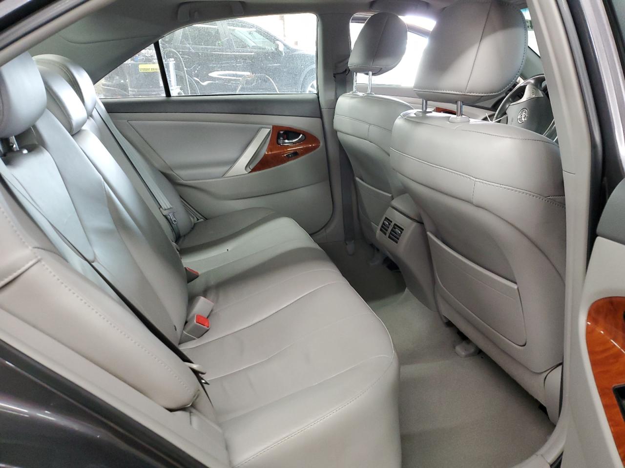 2011 Toyota Camry - Image 10