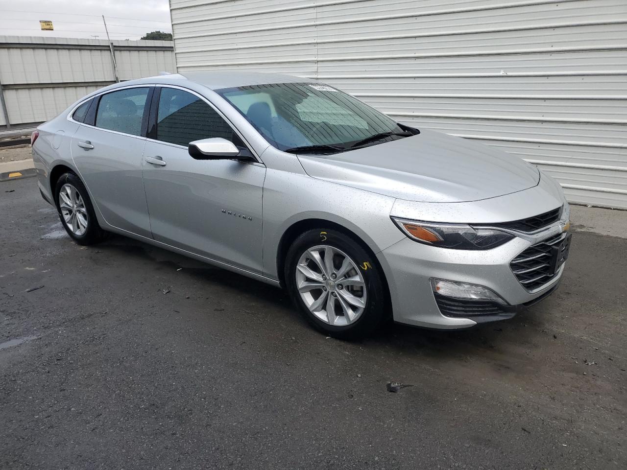 2022 Chevrolet Malibu - Image 4