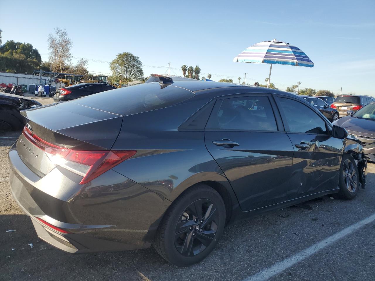 2023 Hyundai Elantra - Image 3