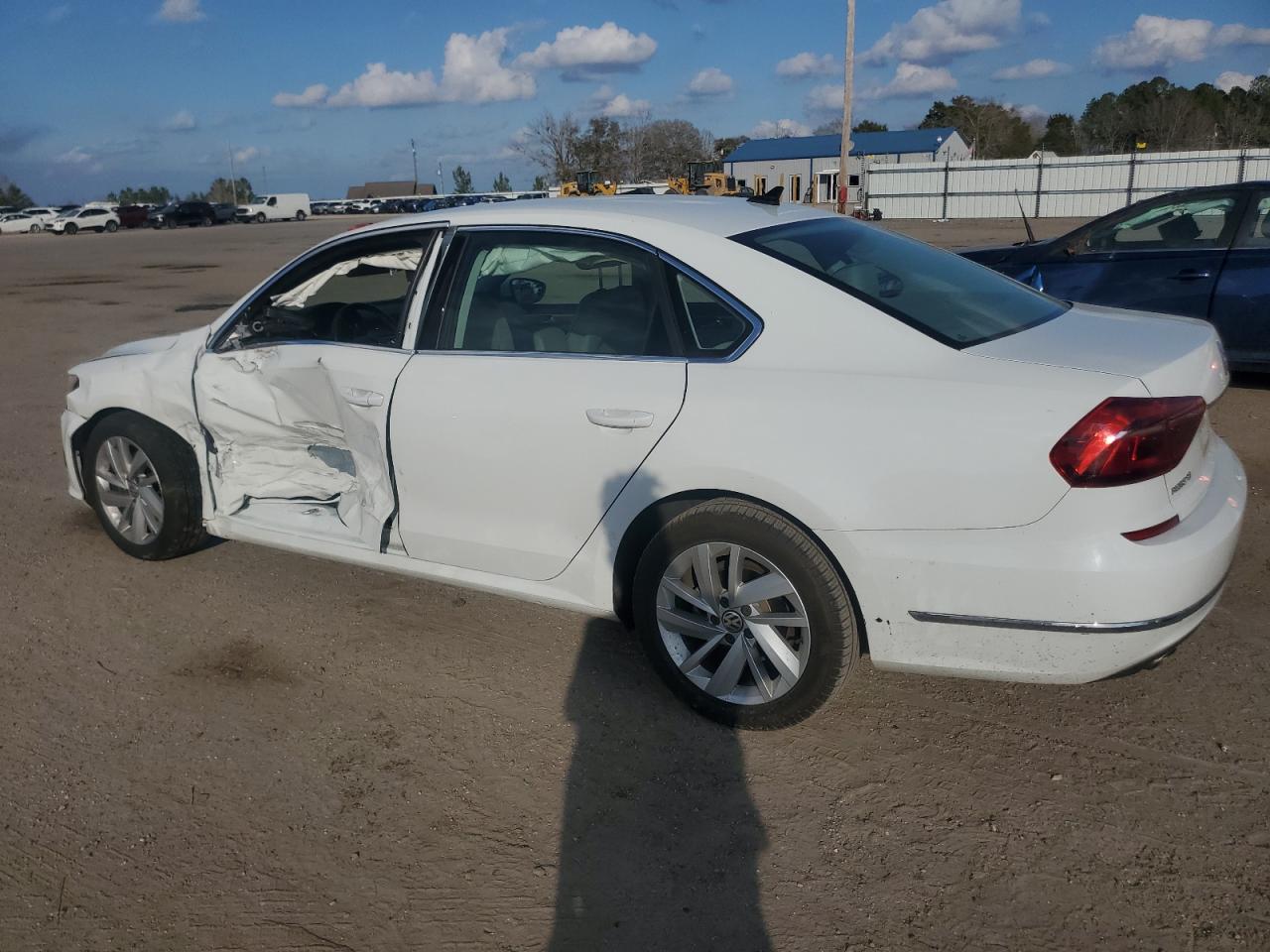 2018 Volkswagen Passat - Image 2