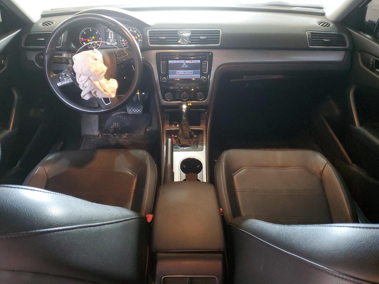 2014 Volkswagen Passat - Image 8