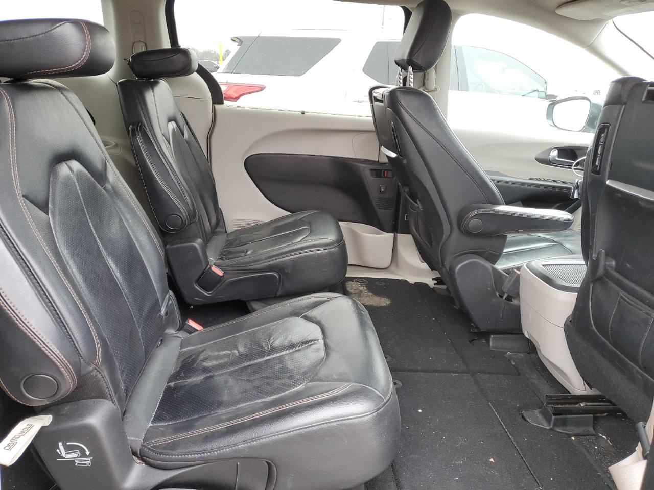 2020 Chrysler Pacifica - Image 11
