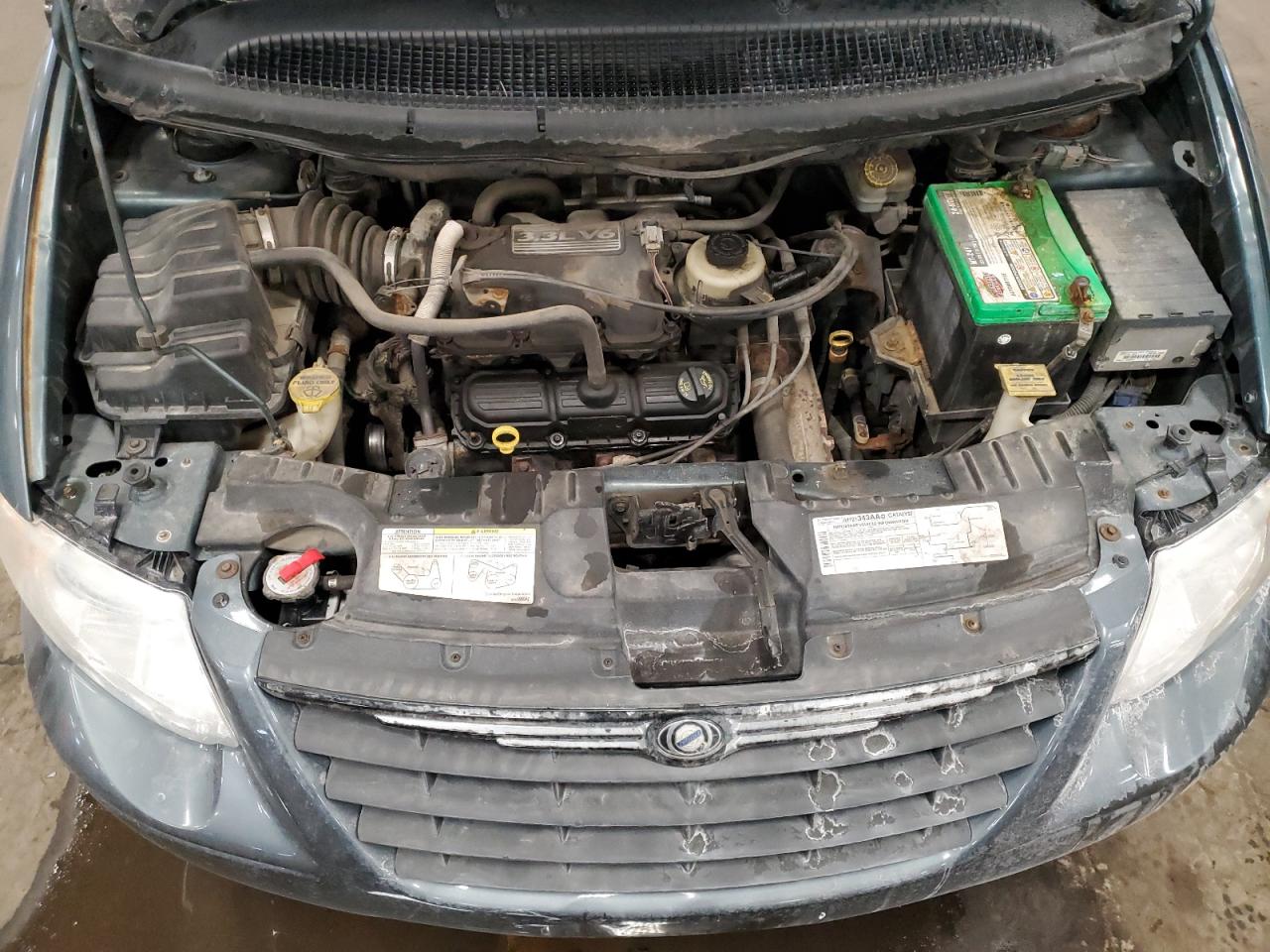 2005 Chrysler Town & Country Lx VIN: 2C4GP44R55R598268 Lot: 42684405