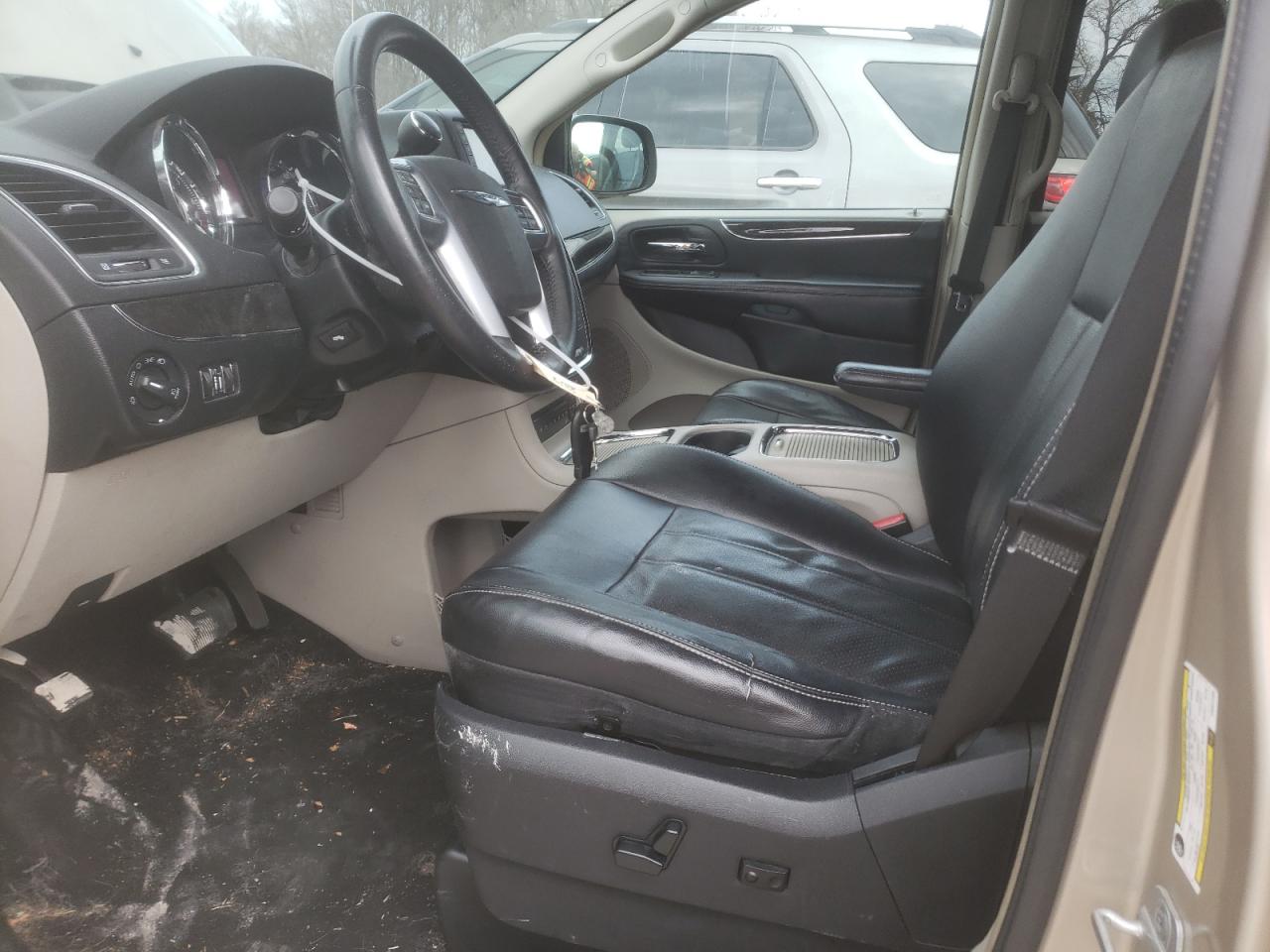2012 Chrysler Town & Country - Image 7