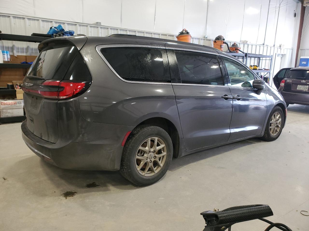 2022 Chrysler Pacifica - Image 3