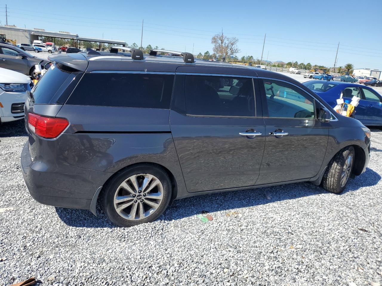 2015 Kia Sedona - Image 3
