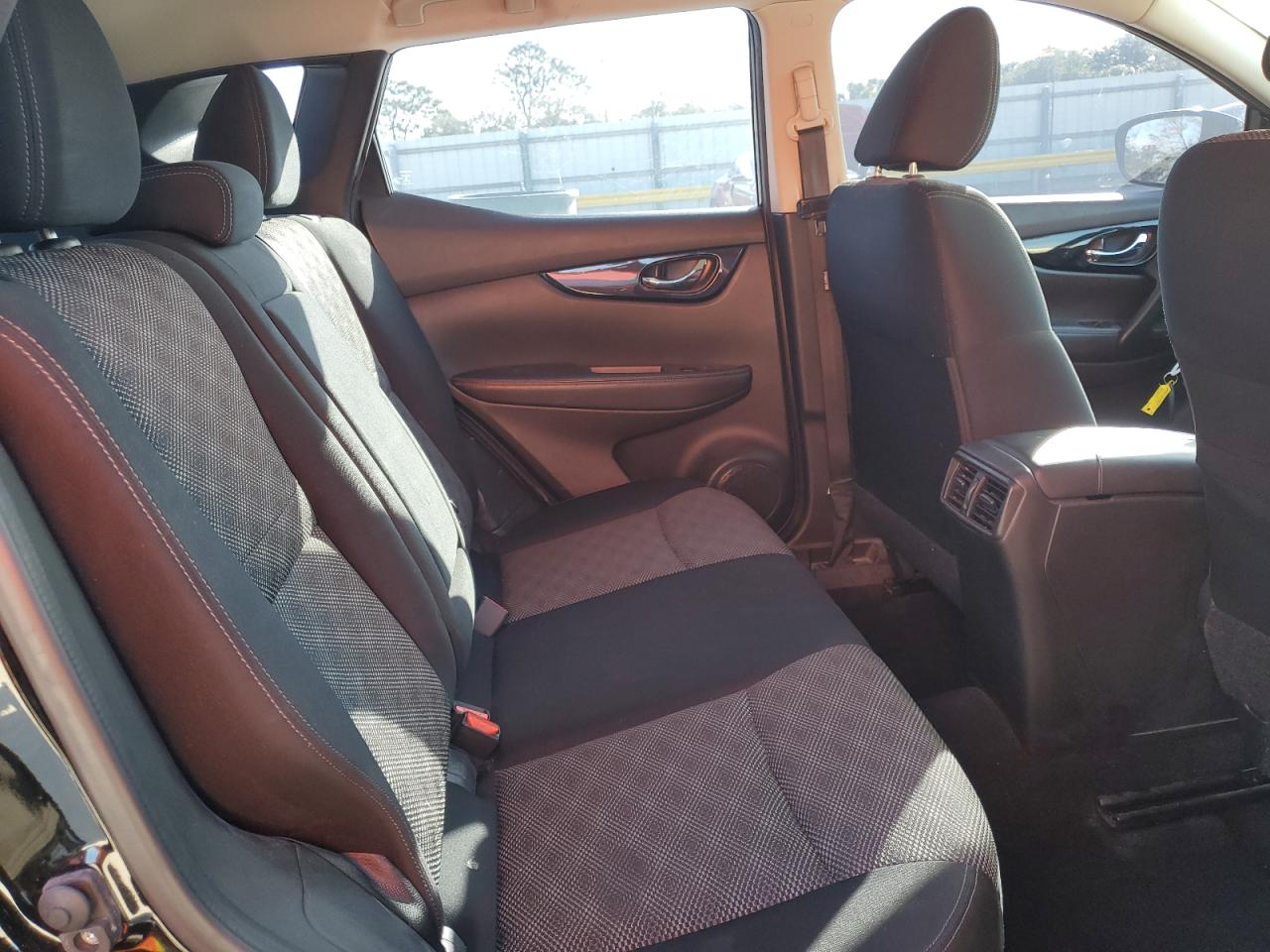 2017 Nissan Rogue - Image 11