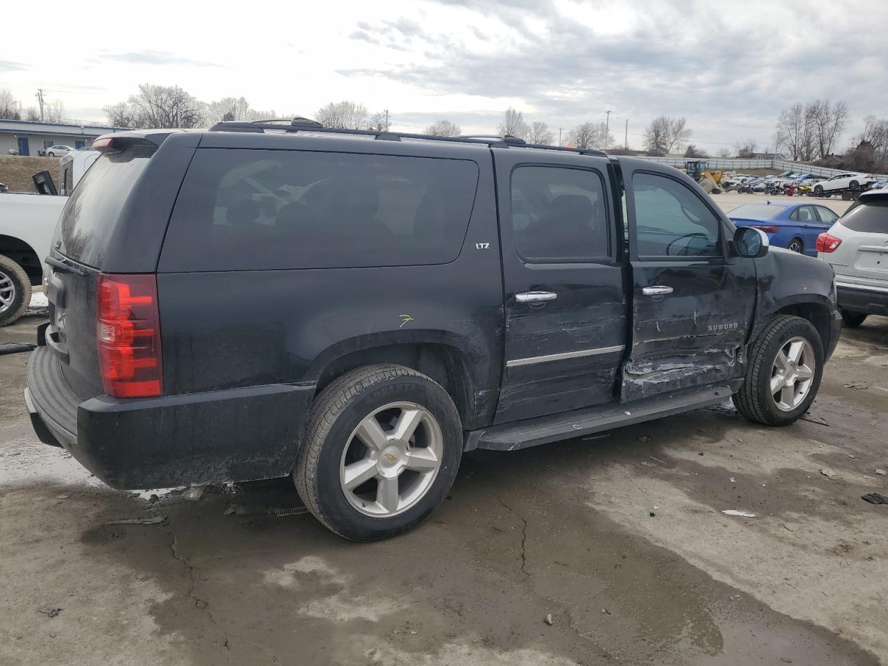 2013 Chevrolet Suburban - Image 3
