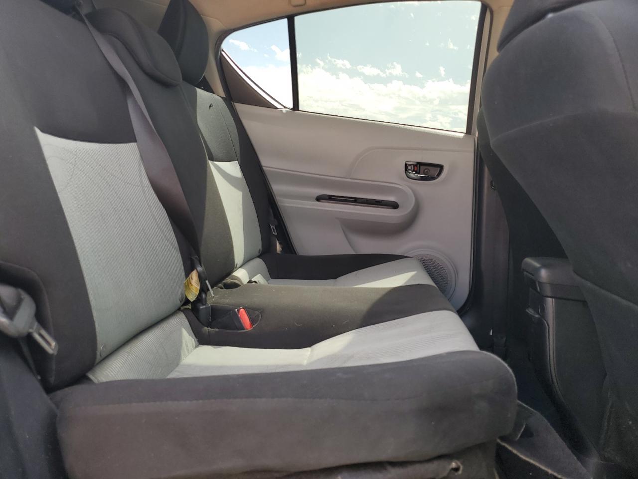 2013 Toyota Prius - Image 10