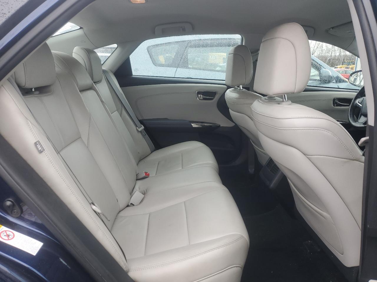 2013 Toyota Avalon - Image 10