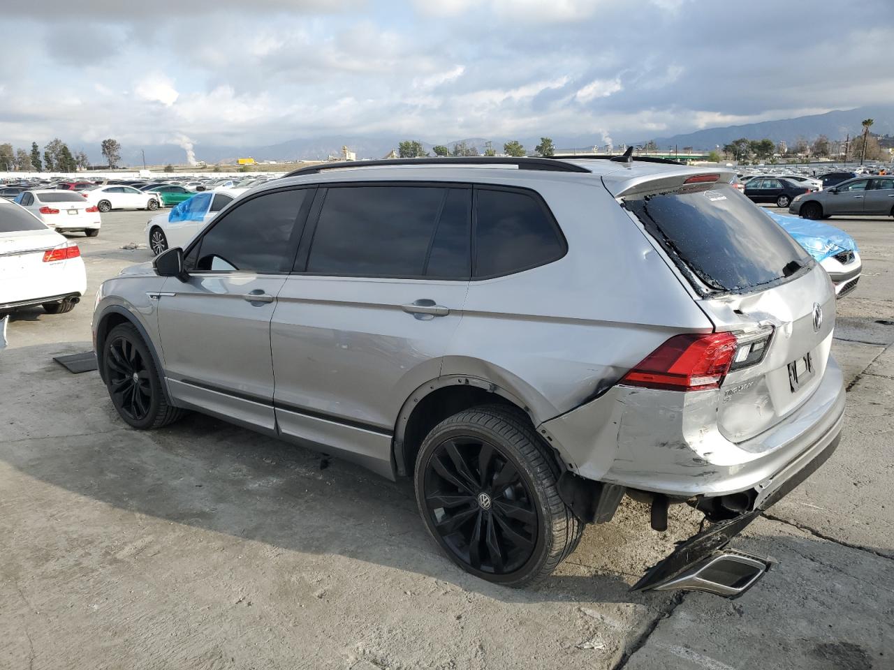 2021 Volkswagen Tiguan - Image 2