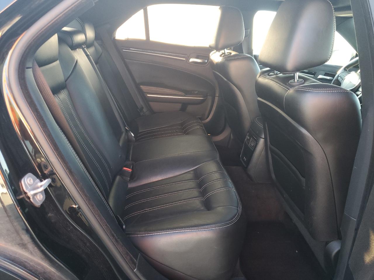 2018 Chrysler 300 - Image 9