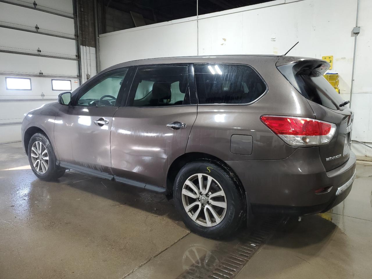 2015 Nissan Pathfinder - Image 2