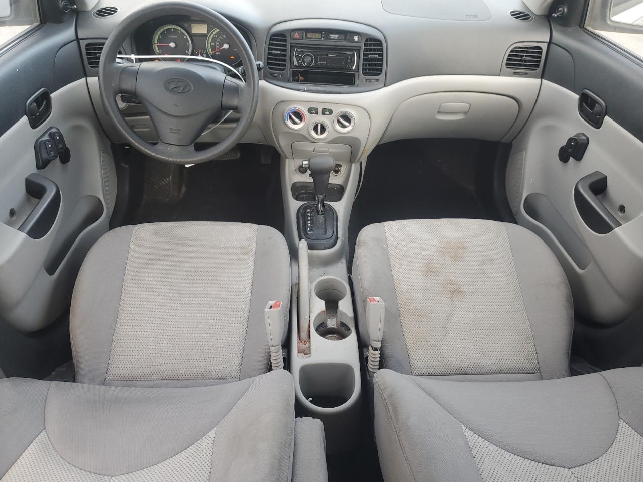 2009 Hyundai Accent - Image 8