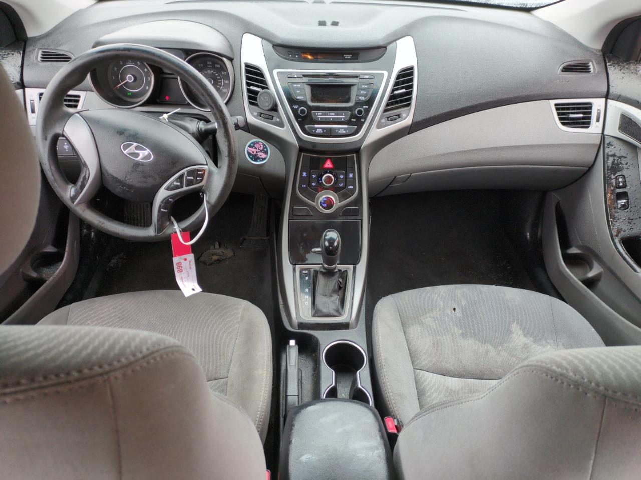 2016 Hyundai Elantra - Image 8