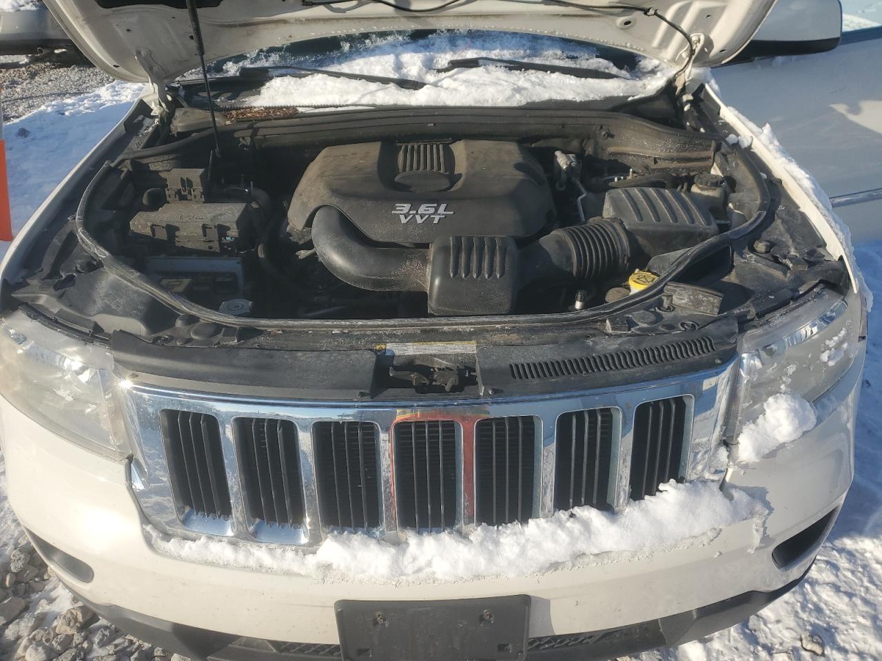 2012 Jeep Grand Cherokee - Image 12
