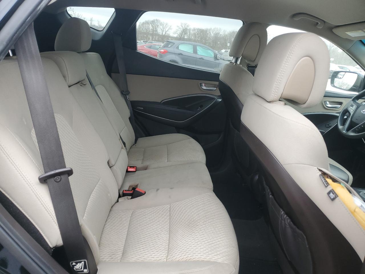 2017 Hyundai Santa Fe - Image 12