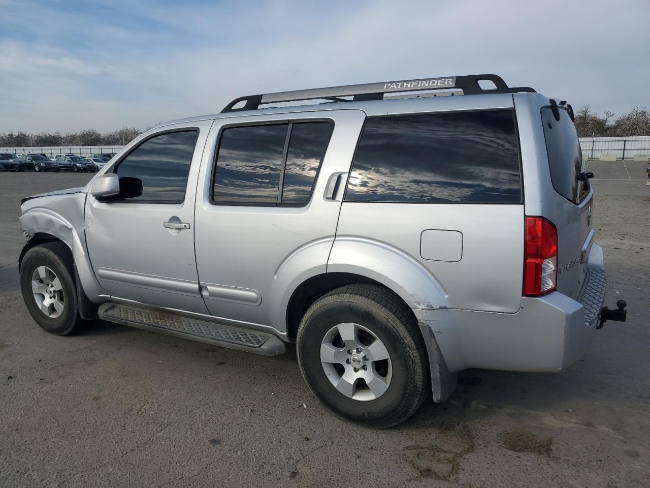 2007 Nissan Pathfinder - Image 2