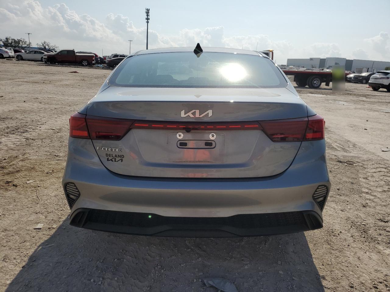 2022 Kia Forte - Image 6