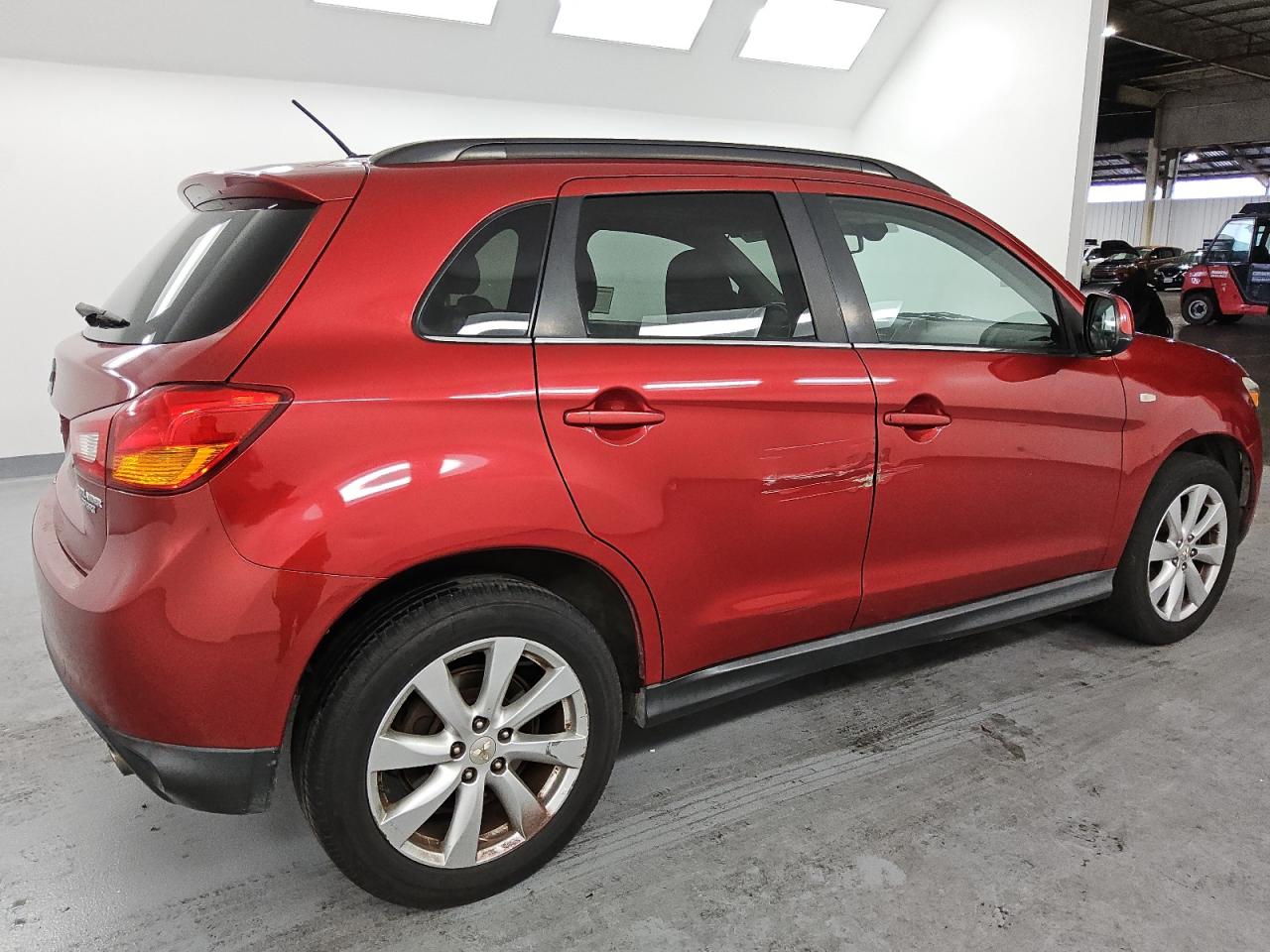 2014 Mitsubishi Outlander - Image 3