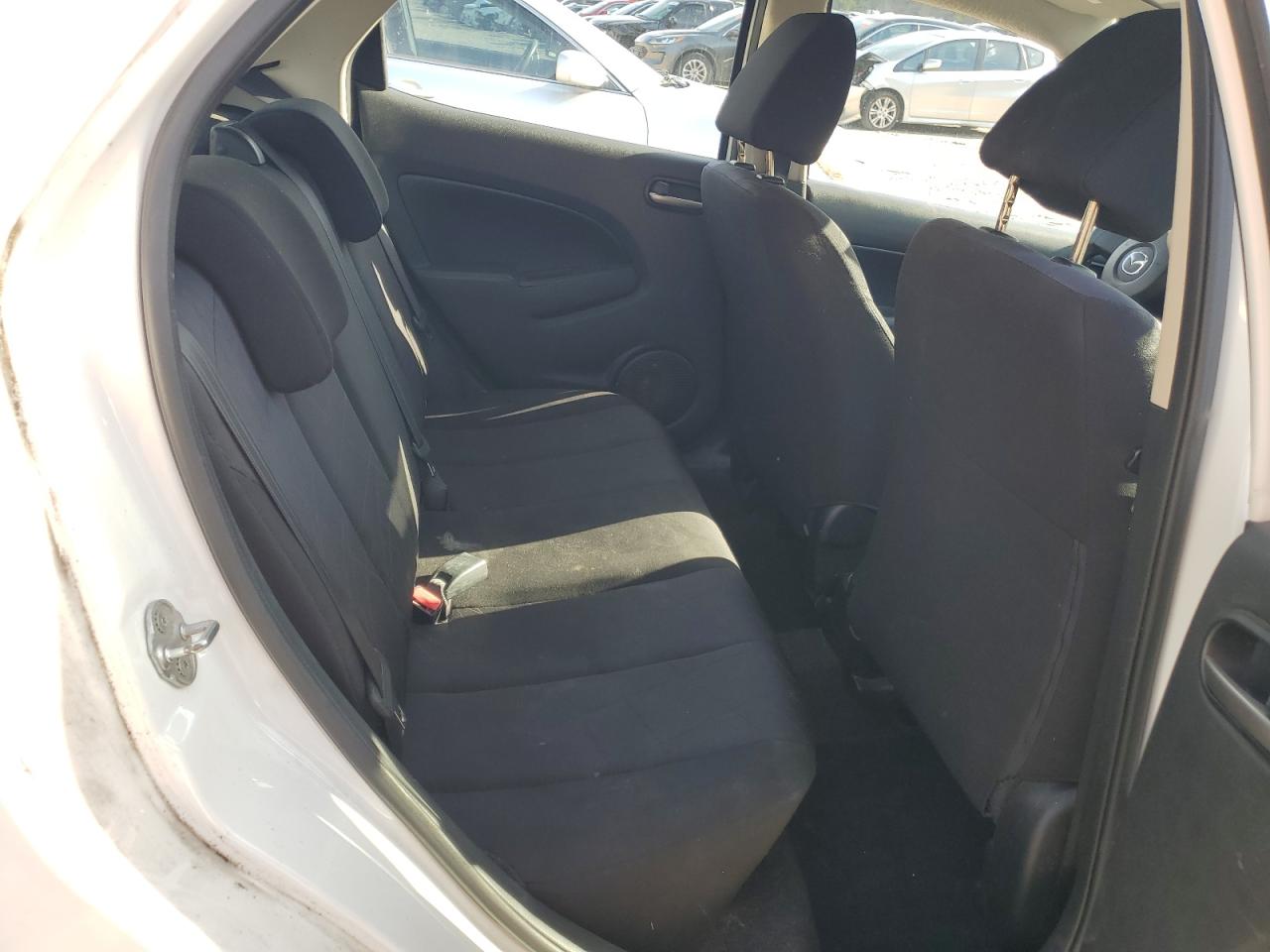 2012 Mazda 2 - Image 10
