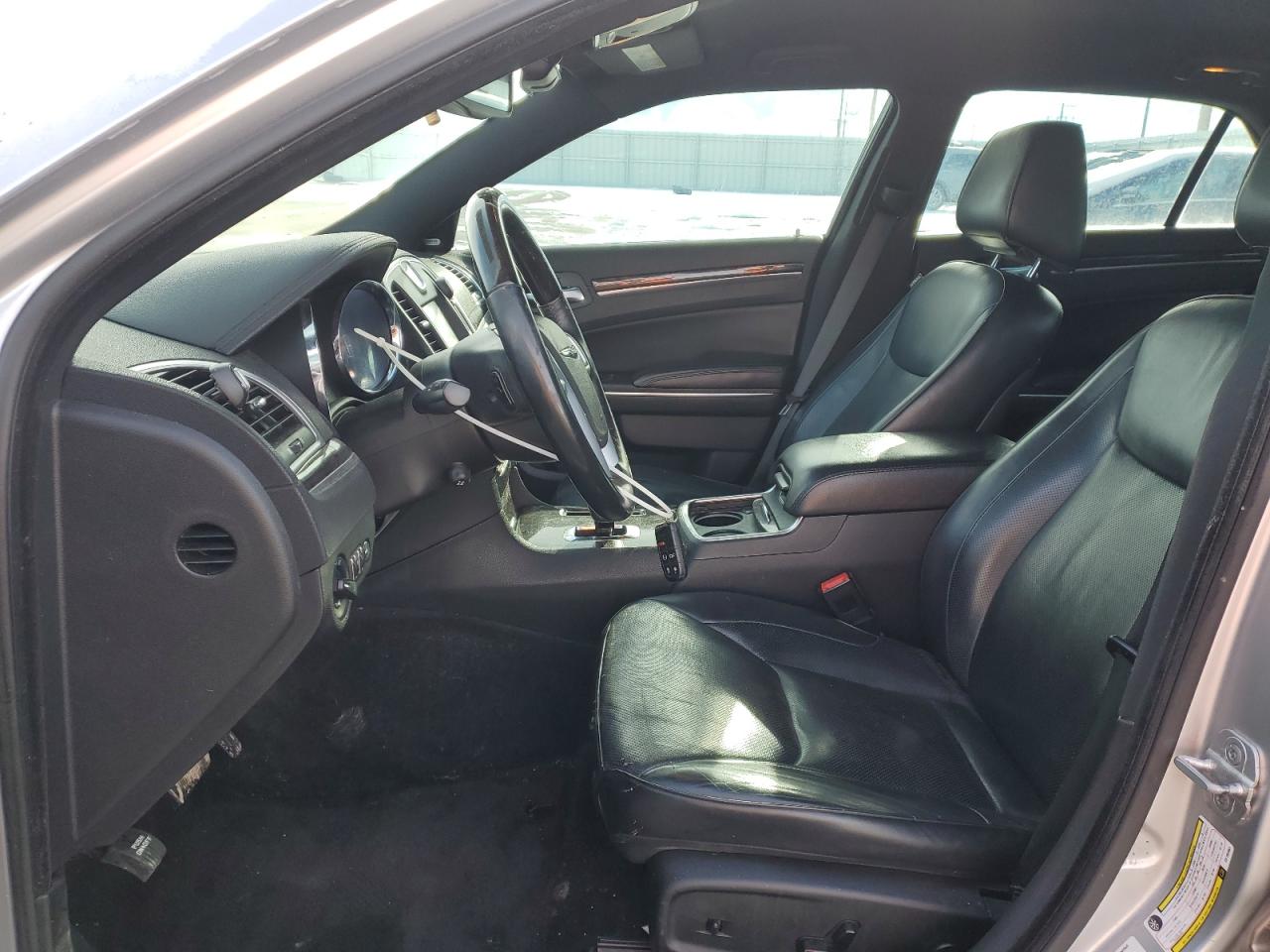 2012 Chrysler 300 - Image 7