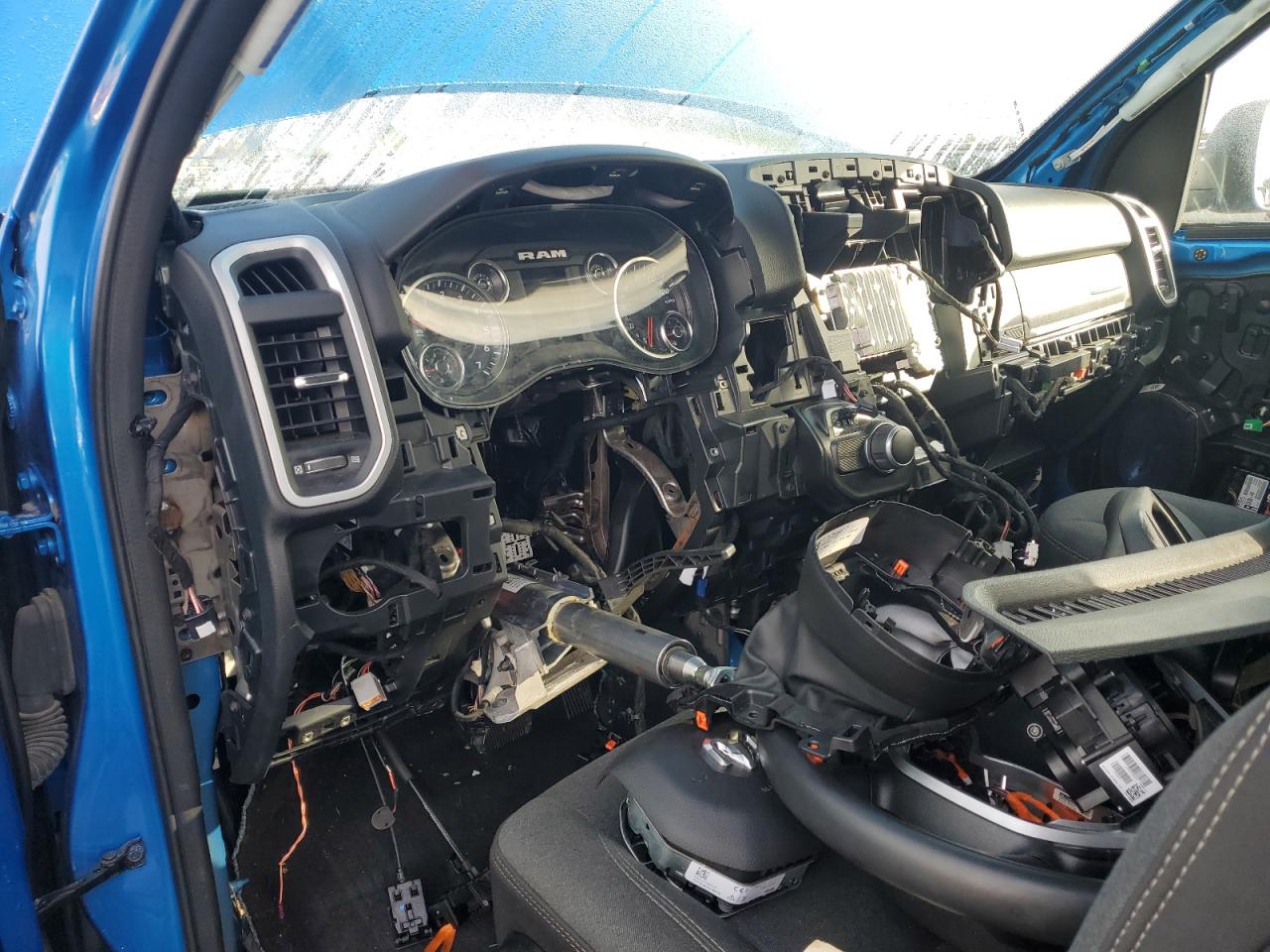 2022 RAM 1500 - Image 8