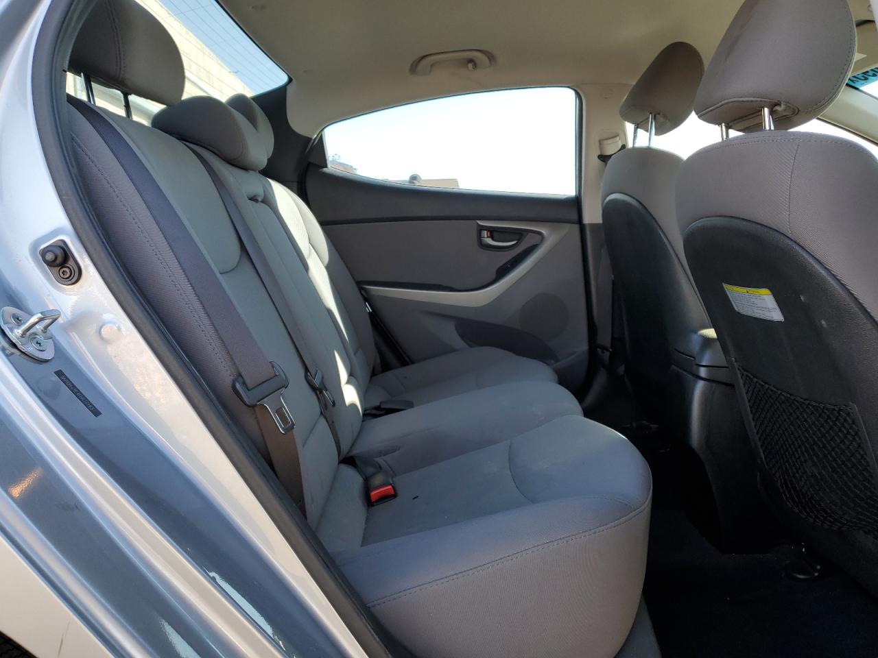 2015 Hyundai Elantra - Image 10