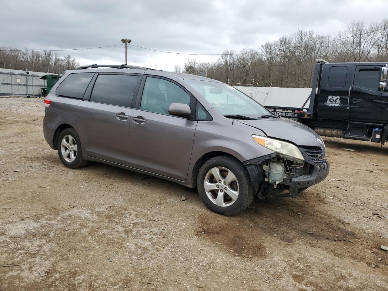 2011 Toyota Sienna - Image 4
