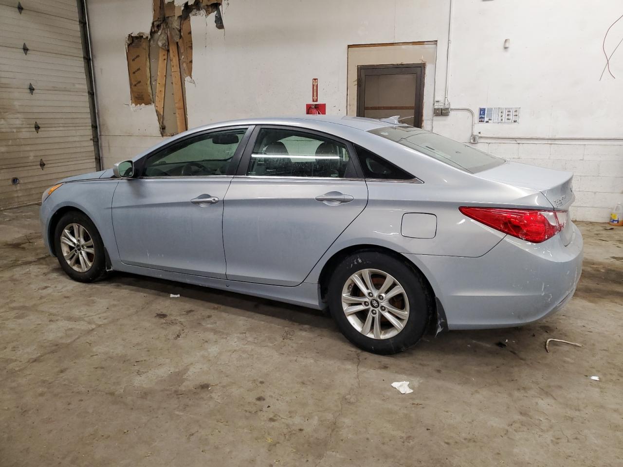 2013 Hyundai Sonata - Image 2