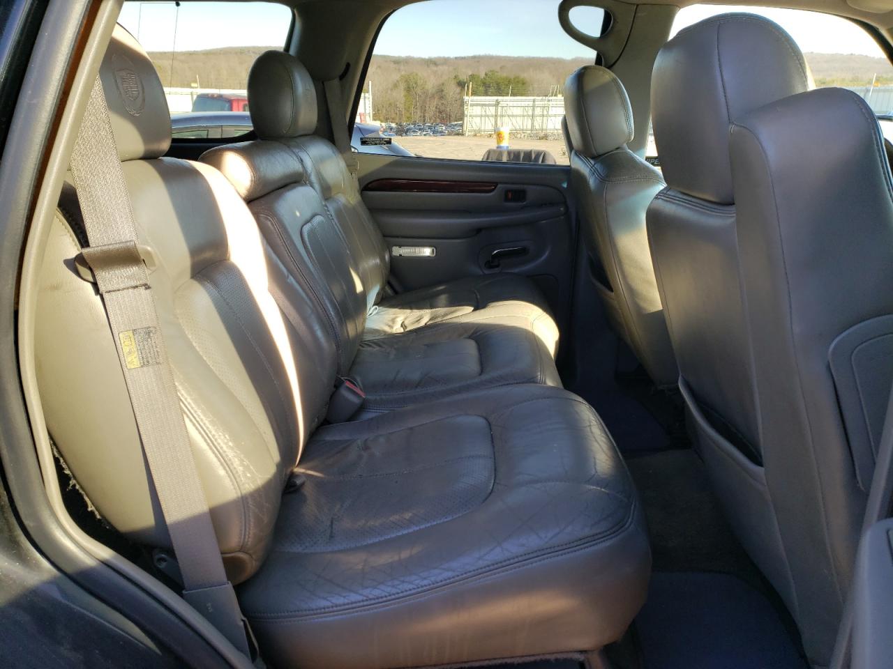 2002 Cadillac Escalade - Image 11