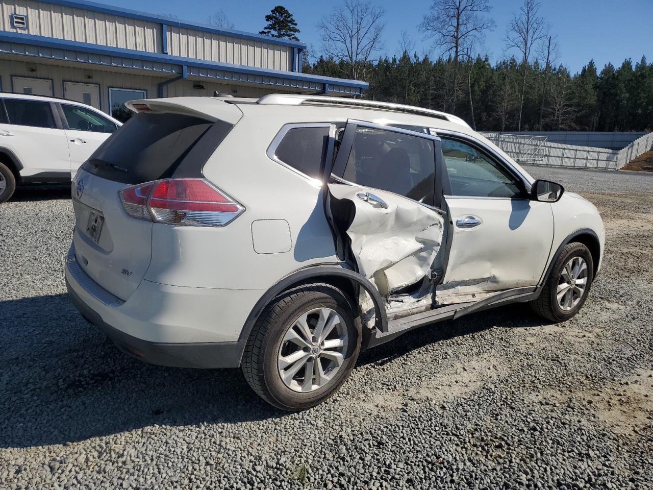 2015 Nissan Rogue - Image 3