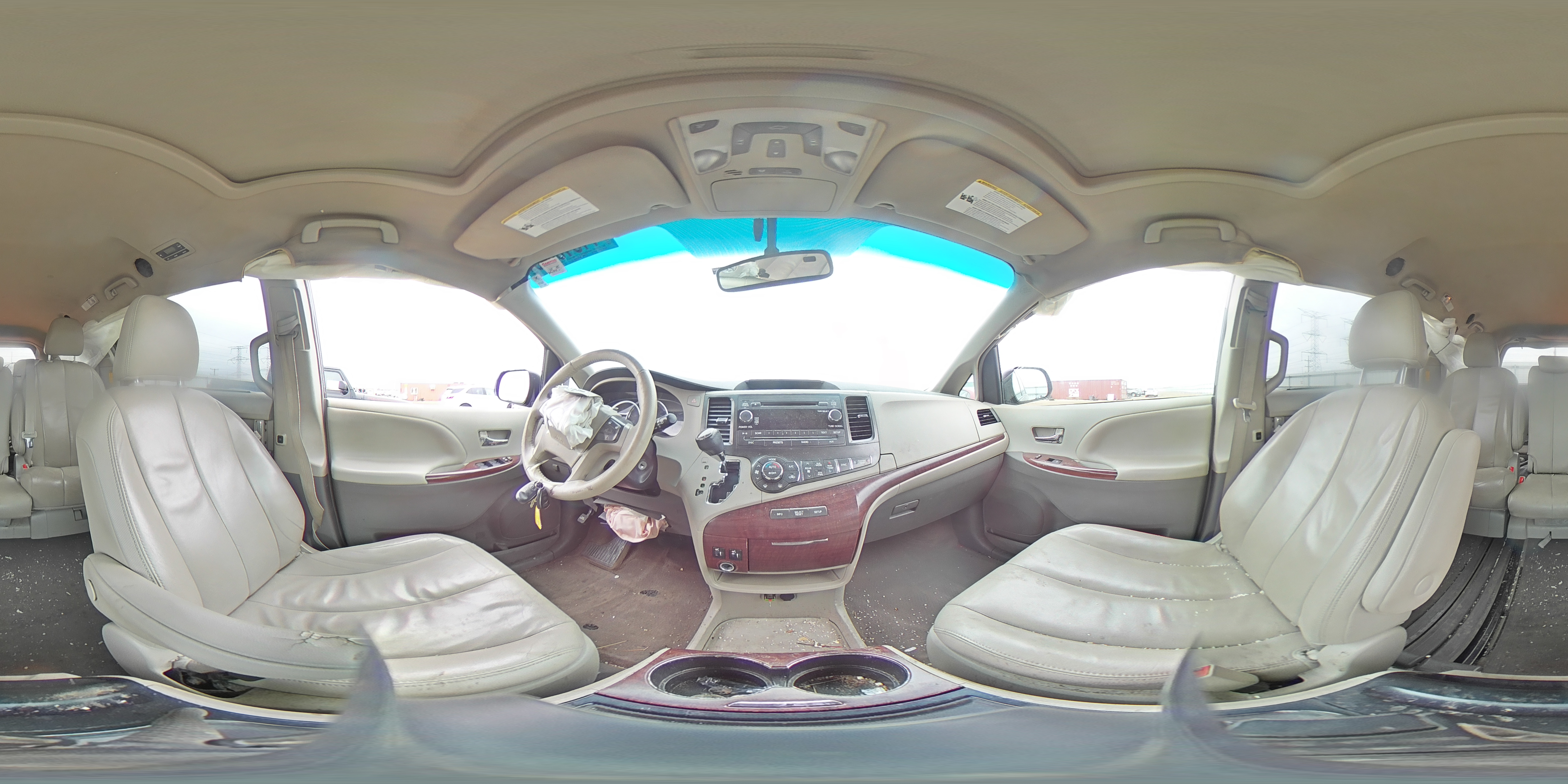 2014 Toyota Sienna - Image 13