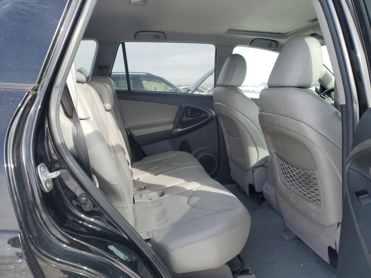 2011 Toyota RAV 4 - Image 11