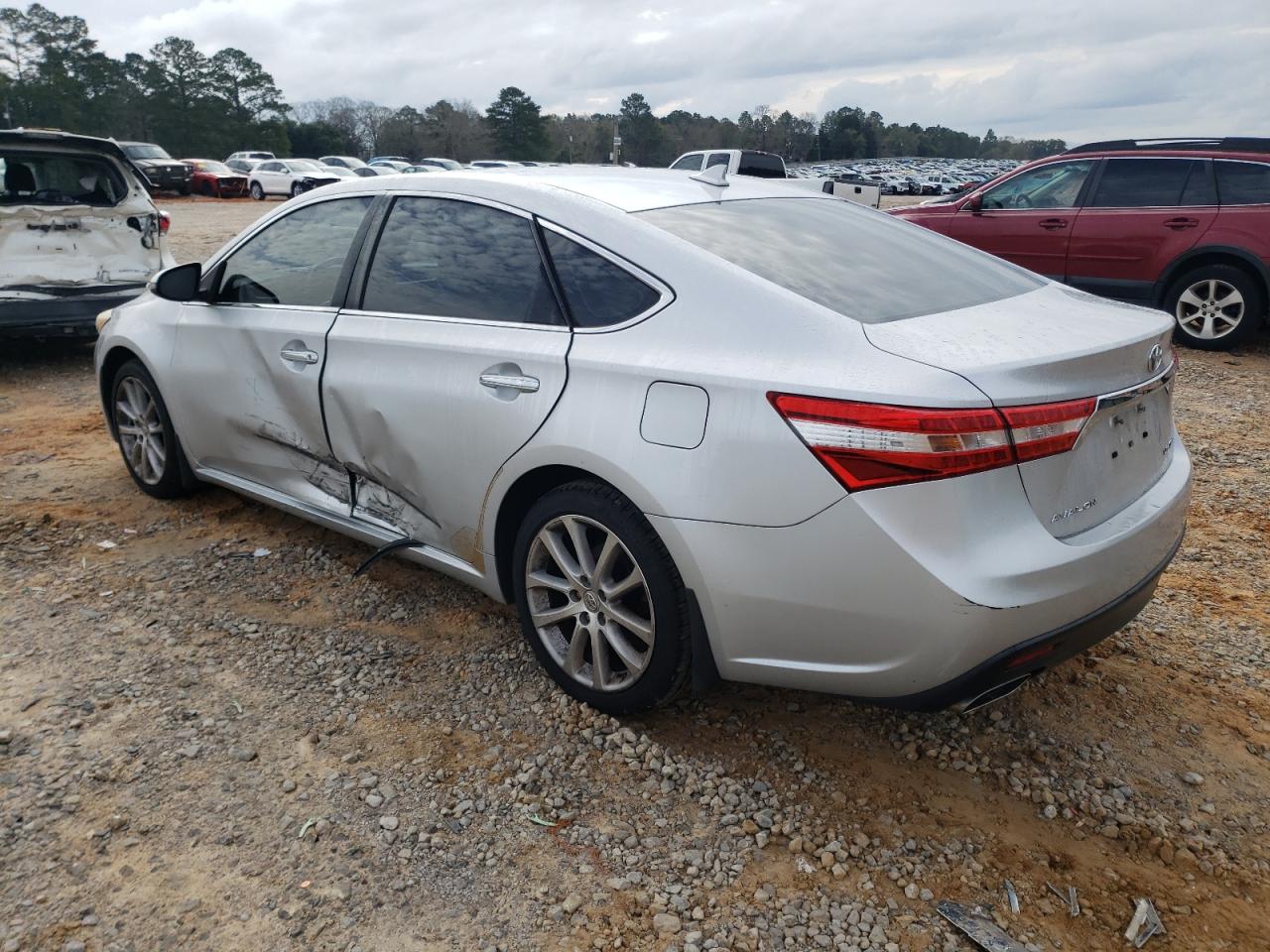 2014 Toyota Avalon - Image 2
