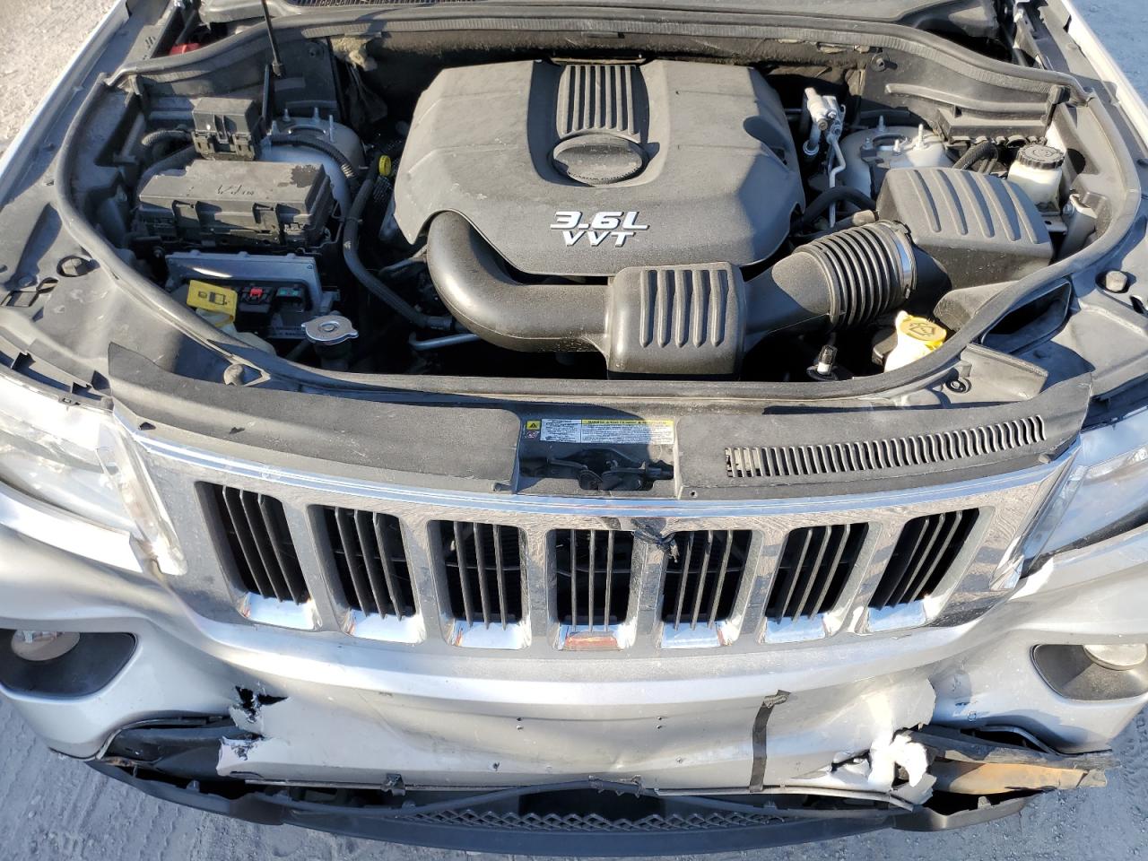 2012 Jeep Grand Cherokee - Image 12