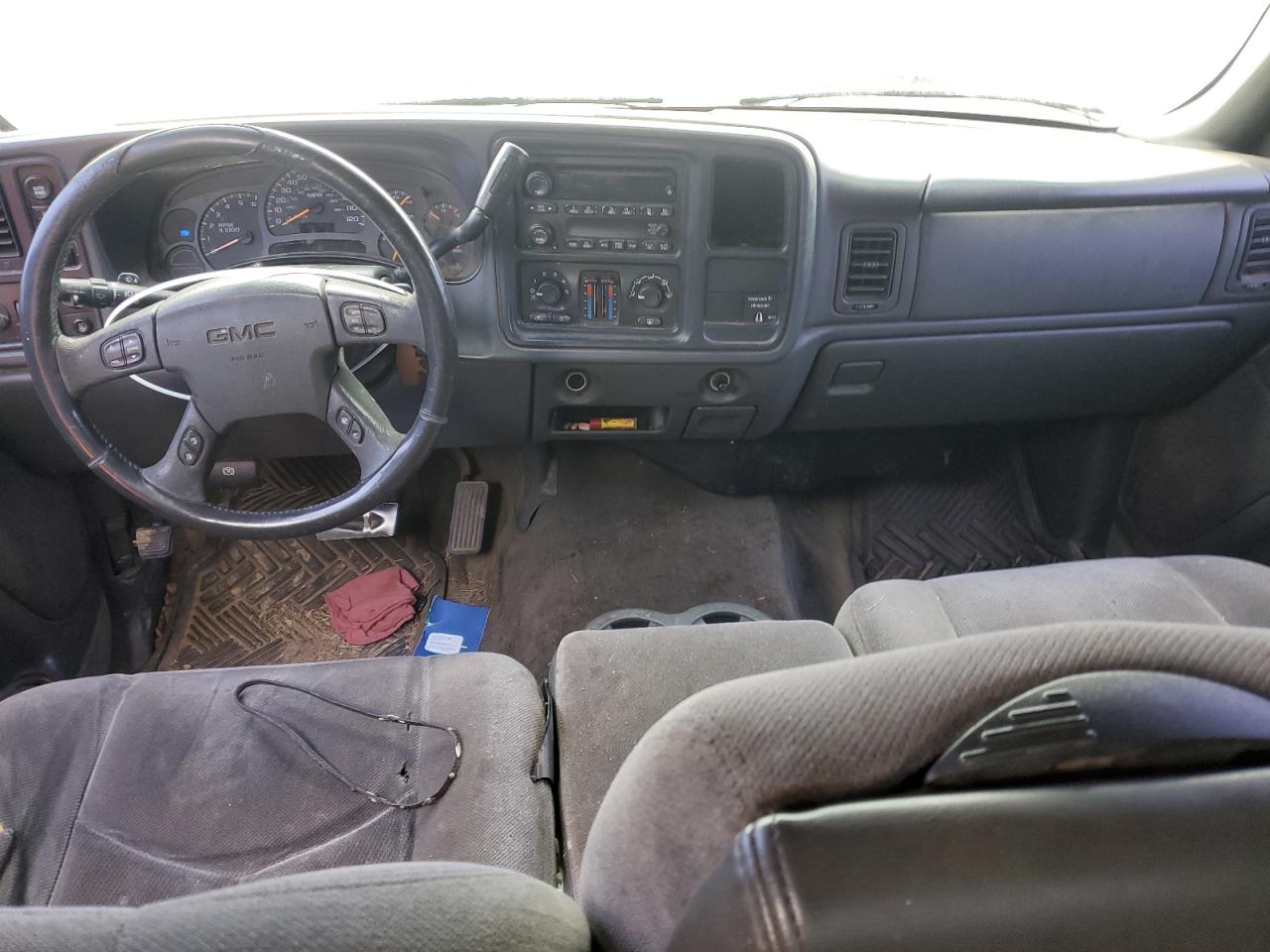 2004 GMC Sierra - Image 8