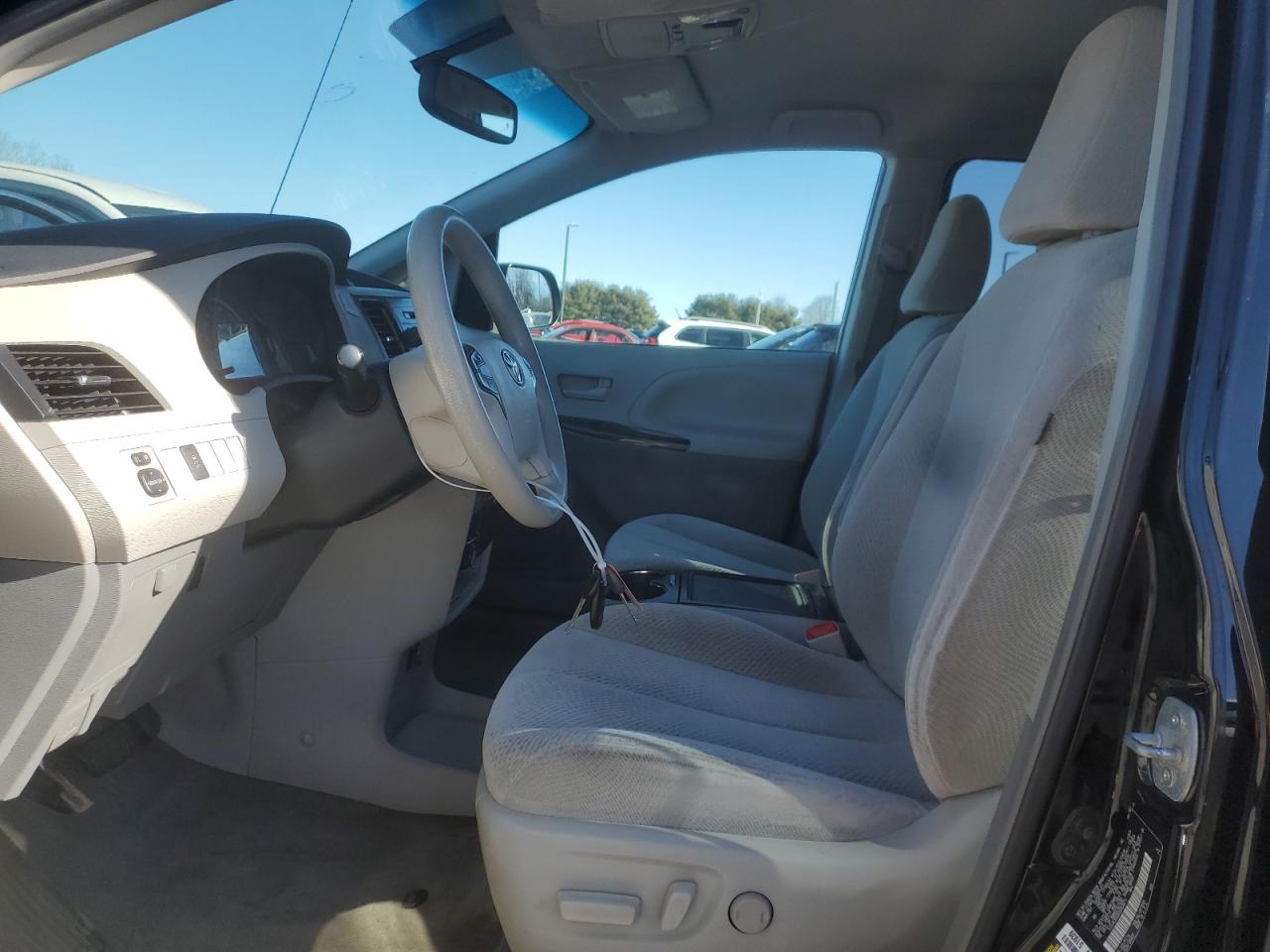 2013 Toyota Sienna - Image 7