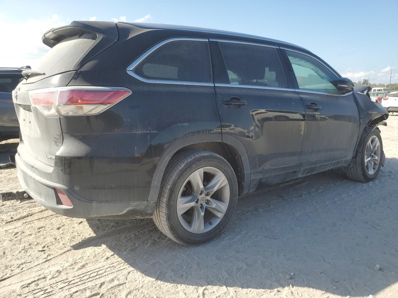 2015 Toyota Highlander - Image 3