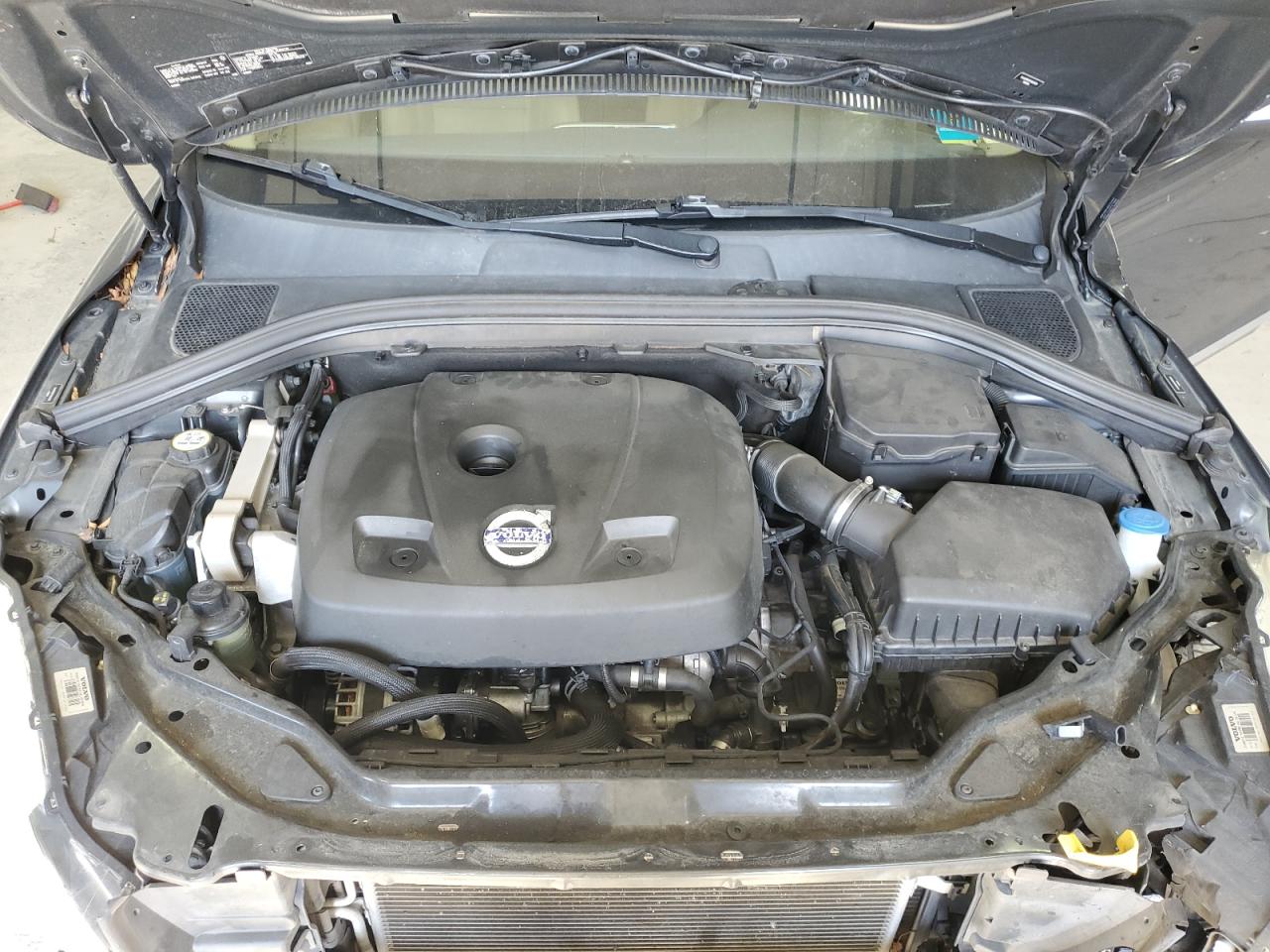 2015 Volvo XC60 - Image 12