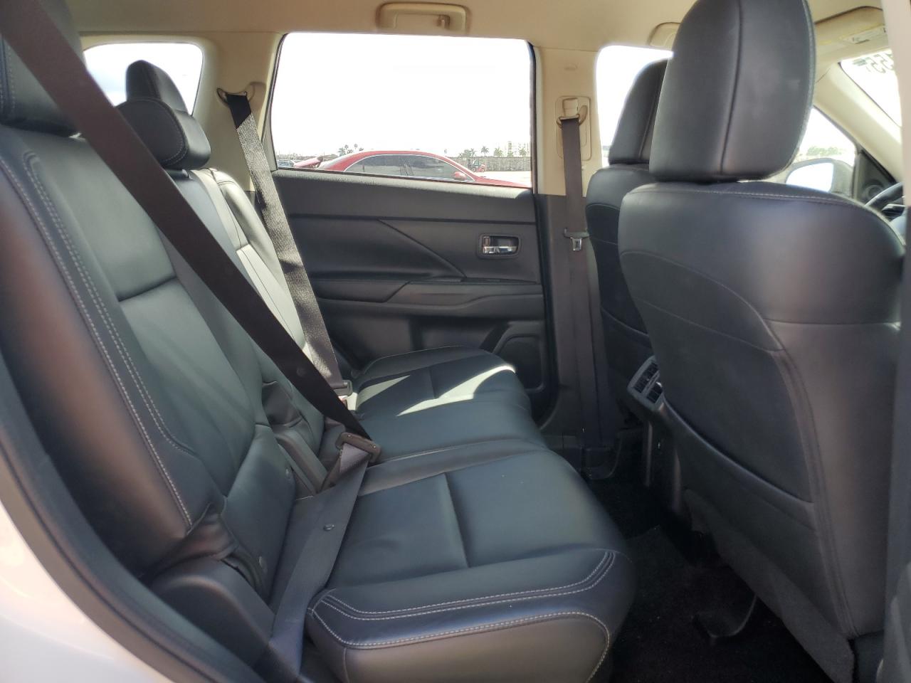 2019 Mitsubishi Outlander - Image 12