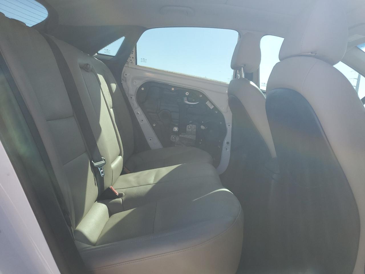 2014 Hyundai Elantra - Image 10