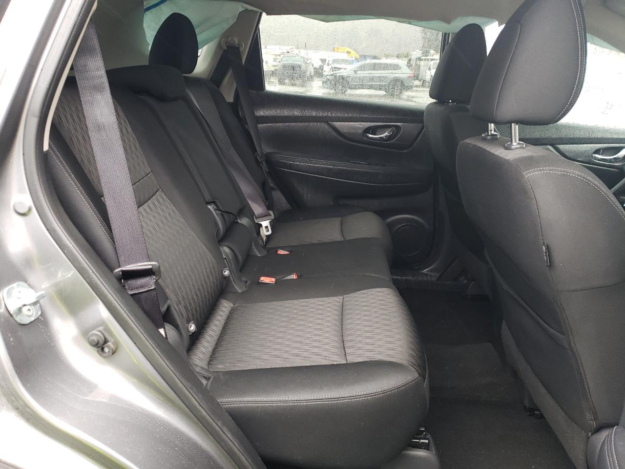 2017 Nissan Rogue - Image 10