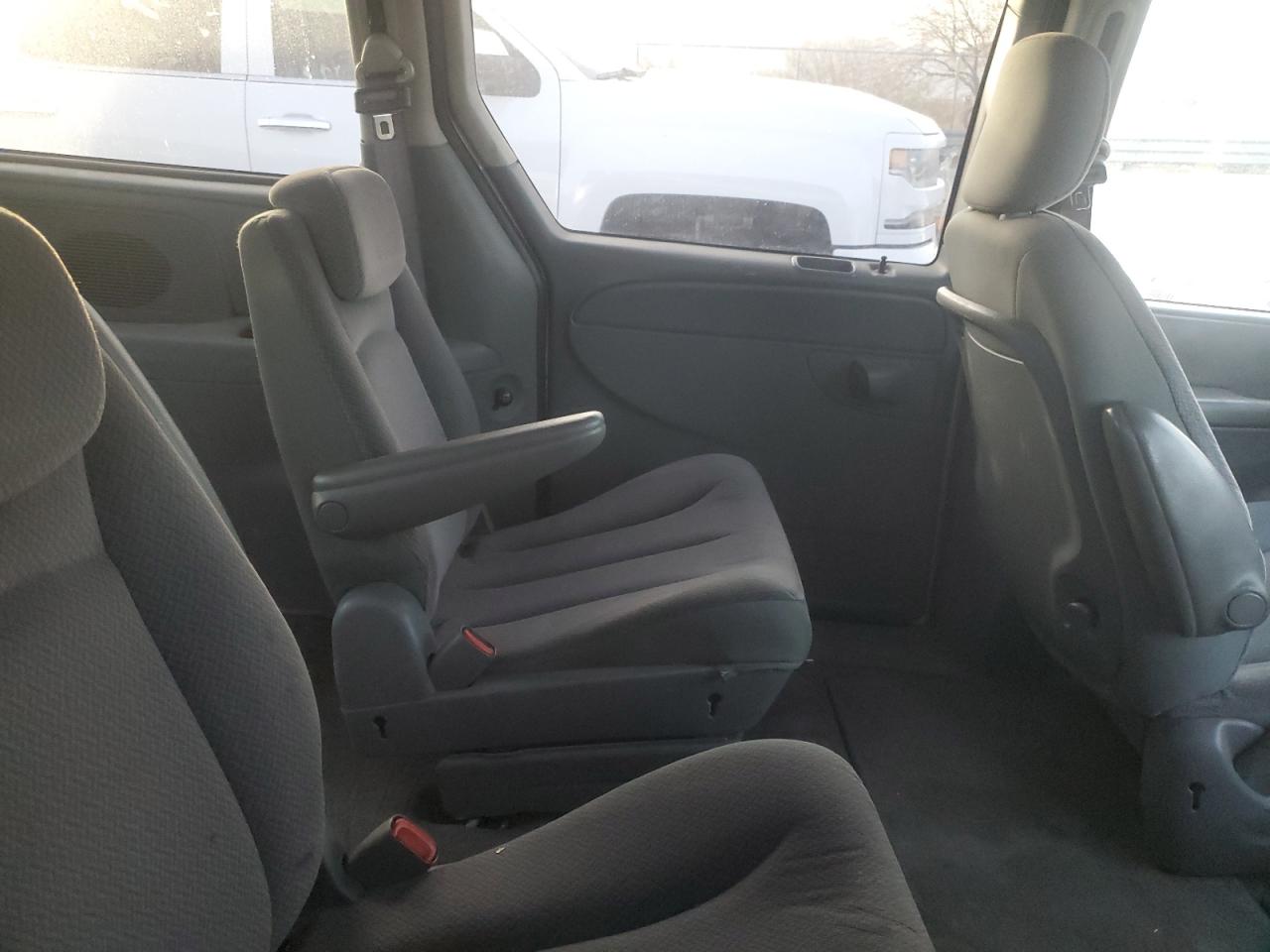 2005 Chrysler Town & Country - Image 11