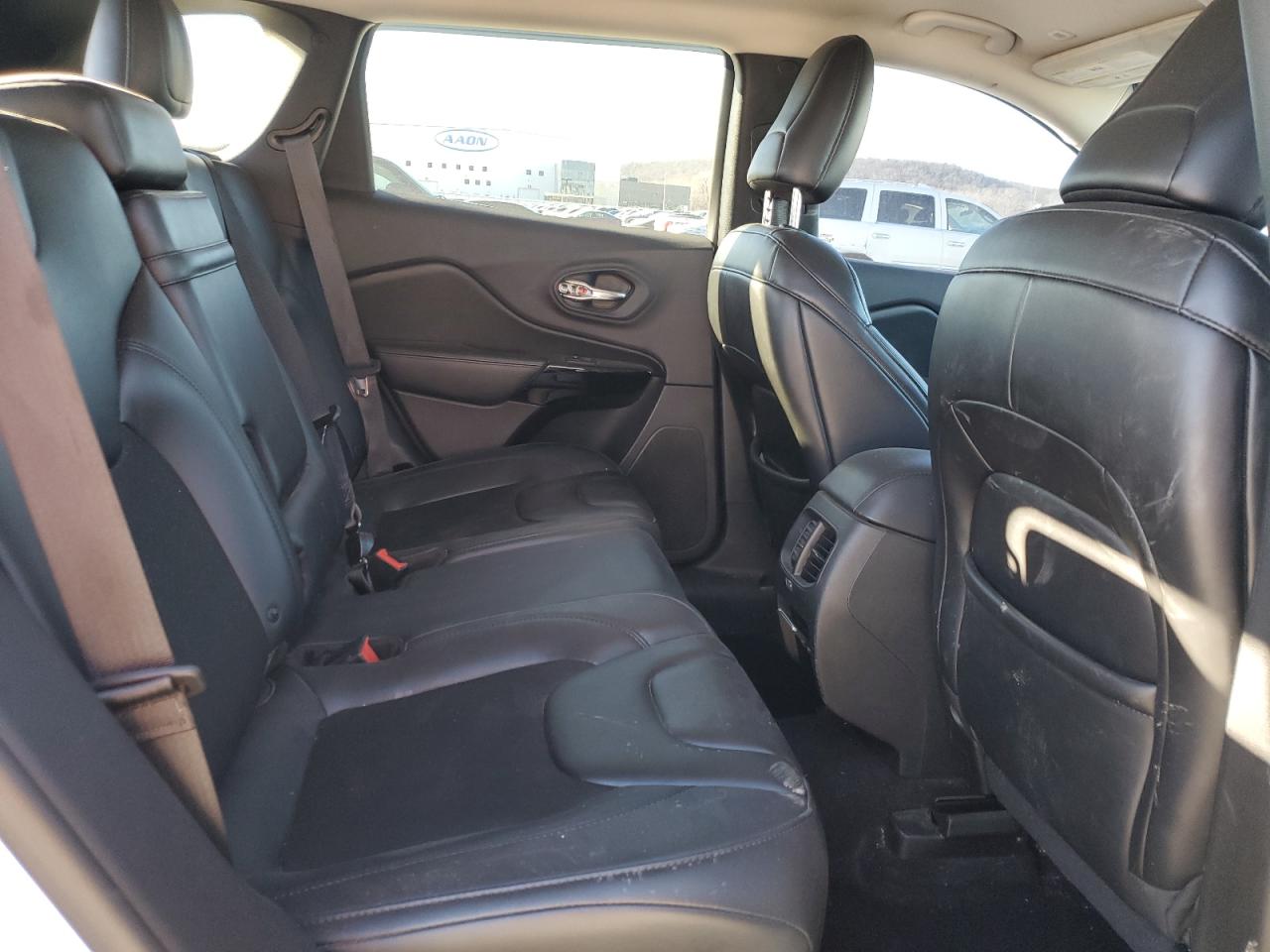 2019 Jeep Grand Cherokee - Image 12