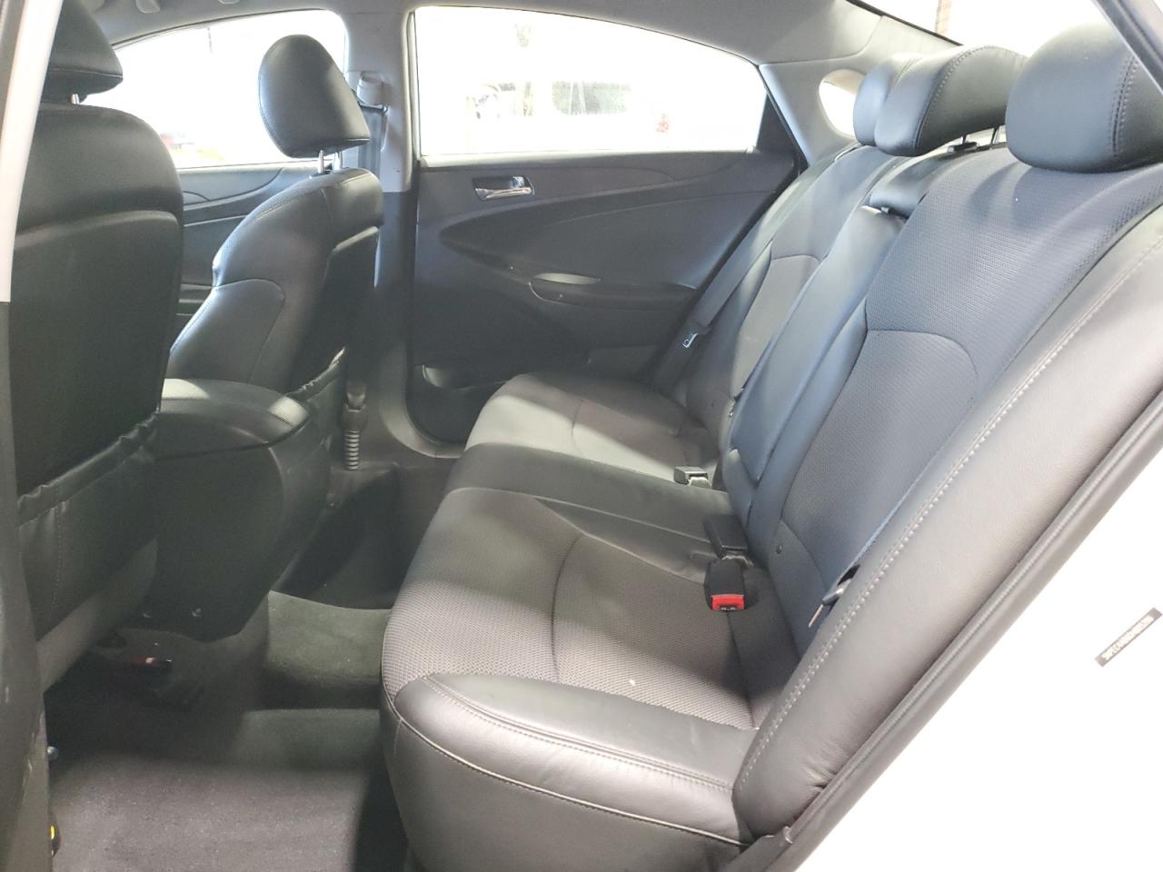 2013 Hyundai Sonata - Image 10